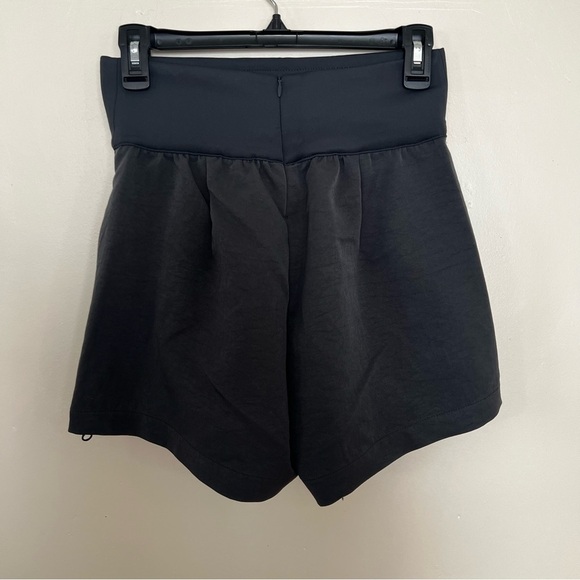 Nike Women's Tech Pack Woven Charcoal Gray Shorts with Zip Closure - Size S - Picture 4 of 8
